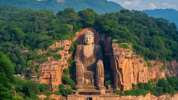 樂山大佛人員導覽 • 遊船30分鐘導覽 • 登山90分鐘導覽 • 可選含門票 • 藍牙耳麥