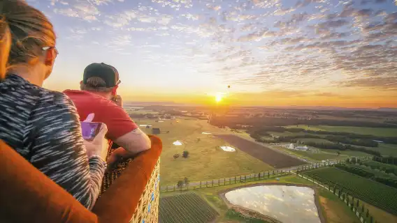Sydney Hunter Region 45–60 min hot air balloon ride (includes champagne breakfast/sunrise viewing/Mon–Sat Sydney city transfers)