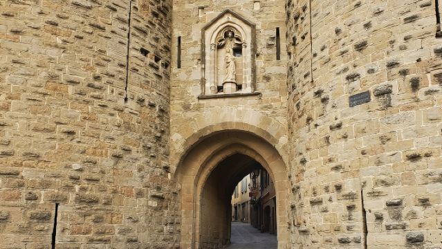 Las murallas medievales de Carcasona: Un tour autoguiado