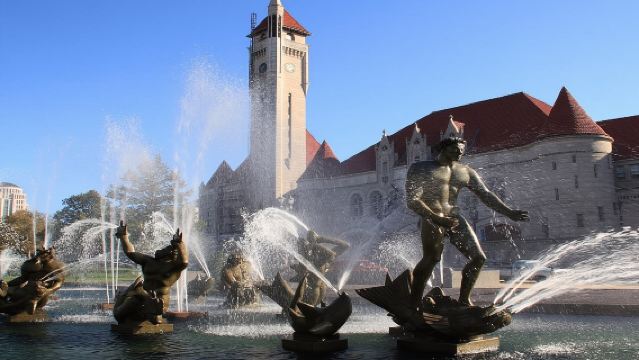 St Louis Arch and River Cruise Small Group Walking Tour
