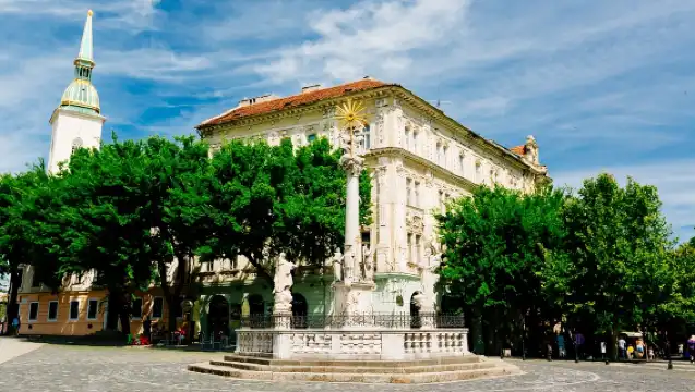 Bratislava & Cruise 1-day Tour from Vienna