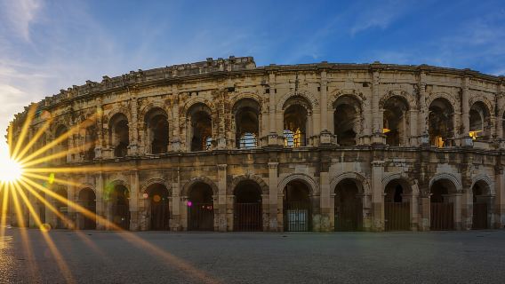 Nîmes: Express Walk with a Local in 60 minutes