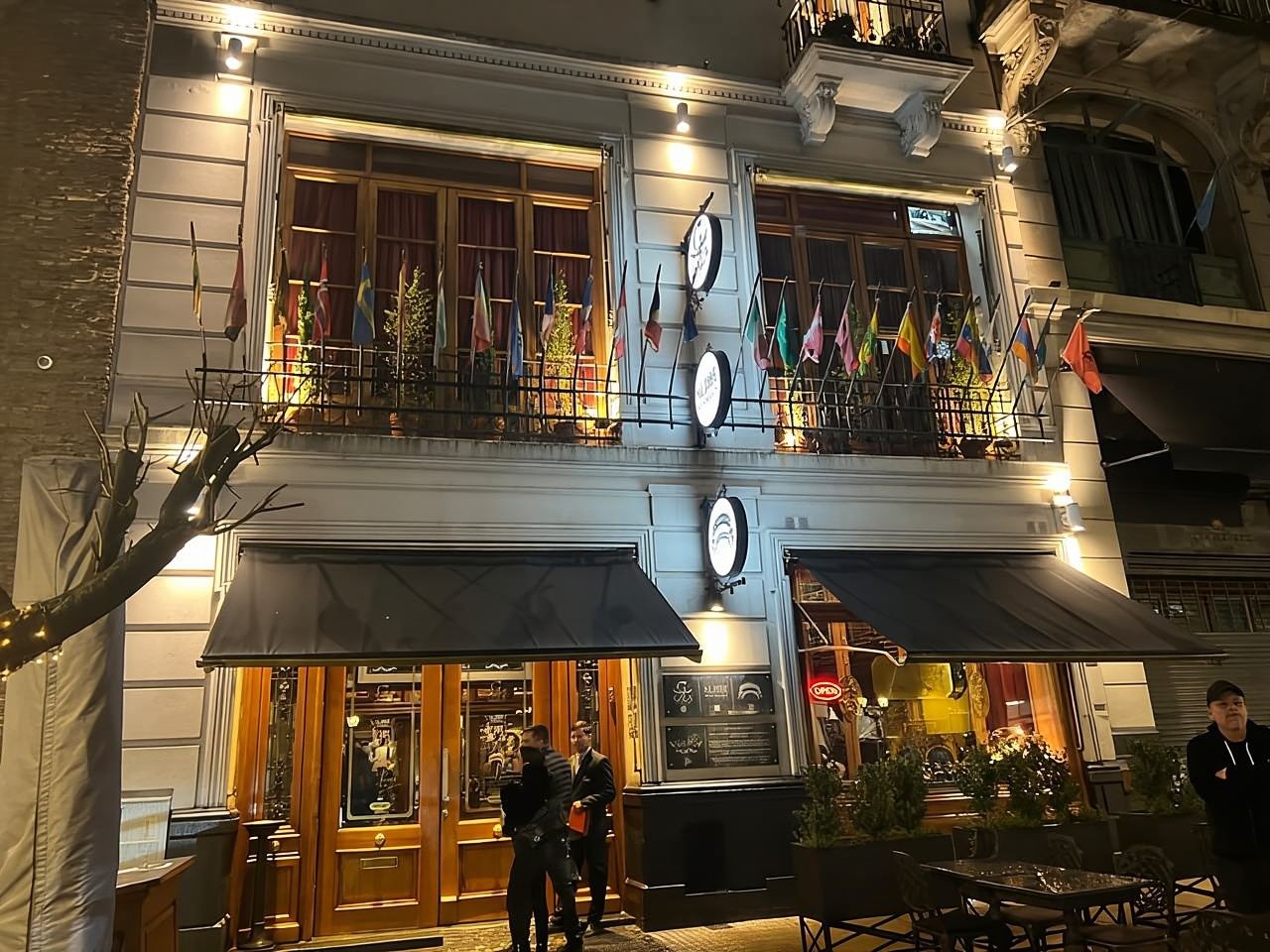 Spettacolo di tango con cena e trasferimento opzionale in autobus tradizionale