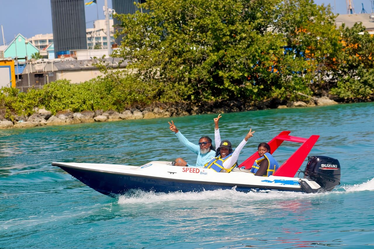 Nassau: Mini Speed Boat and Snorkeling Adventure