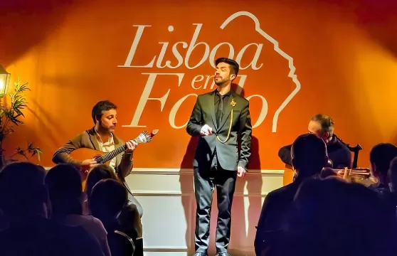 歷史悠久的里斯本法多 (Lisboa em Fado) 的法多 (Fado) 表演與波特酒