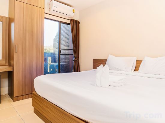 B2 Airport Boutique & Budget Hotel - Tap to explore photos