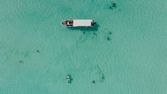 Bacalar Lagoon Sightseeing Boat Tour with Open Bar and Snacks