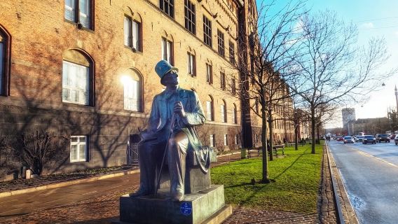 Mermaid, Nyhavn, Gefion Fountain, Hans Christian Andersen Statue, and Copenhagen Zoo one-day tour