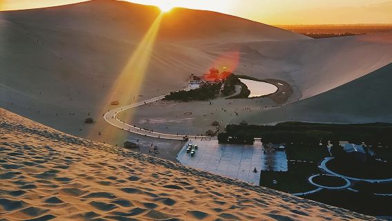 青海湖、茶卡鹽湖、翡翠湖、鳴沙山月牙泉、莫高窟、七彩丹霞、青甘大環線7天6晚專業領隊導覽