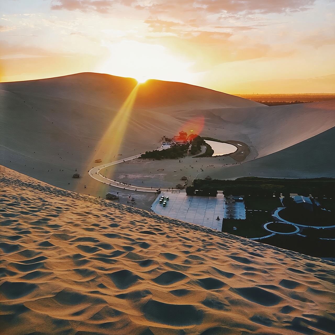 青海湖、茶卡鹽湖、翡翠湖、鳴沙山月牙泉、莫高窟、七彩丹霞、青甘大環線7日6晚專業領隊講解