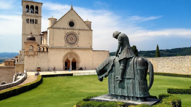 Asís: las tres basílicas principales. San Francisco, Santa Clara y la capilla de Porciúncula