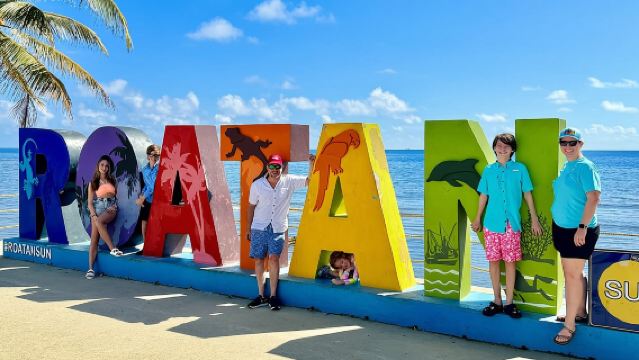 Customizable Roatán Private Tour: Rum, Chocolate & Island Culture