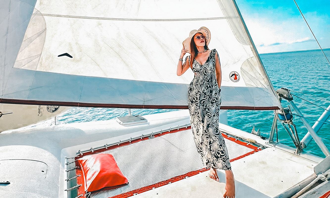 Wisata Thailand: Sewa kapal layar di Koh Samui, snorkeling di Koh Phangan, Pulau Don, Pulau Babi, dan Pulau Senja. Pilihan kapal: Nina/Raja 5/7/9/Scarlet, tersedia tur setengah hari.