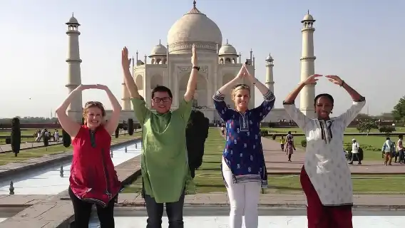 タージ・マハルへのオールインクルーシブ同日グループツアー