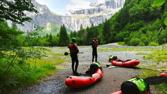 Verchaix: Petualangan Packrafting di Sungai Giffre di Pegunungan Alpen Prancis