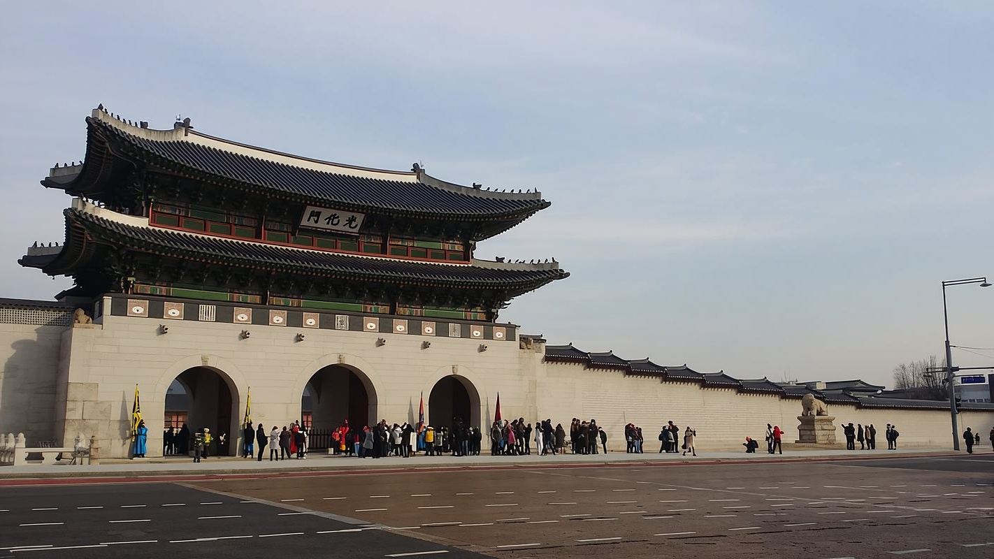 Seoul: Gyeongbok Palace, Bukchon Village, and Gwangjang Tour