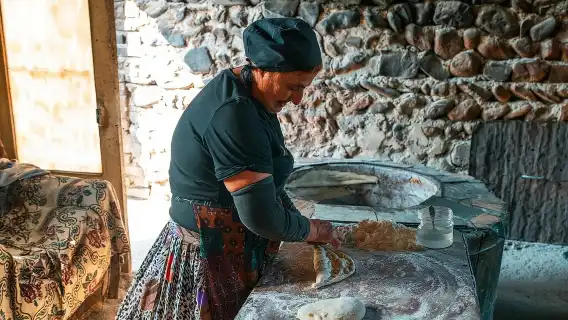 ทัวร์ 1 วัน แห่งจินตนาการในคาเคติ: เมืองโบราณซิกนากี + การชิมไวน์ + ขนมหวานทำมือ