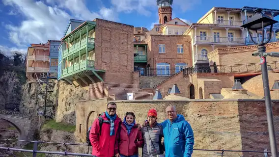 ทัวร์เดินชมเมืองเก่าทบิลิซี พร้อมไวน์และชิม 10 รายการ