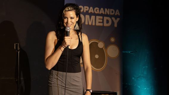 Berlijn: Toegangsticket voor de Dark Humor Comedy Show in het Engels