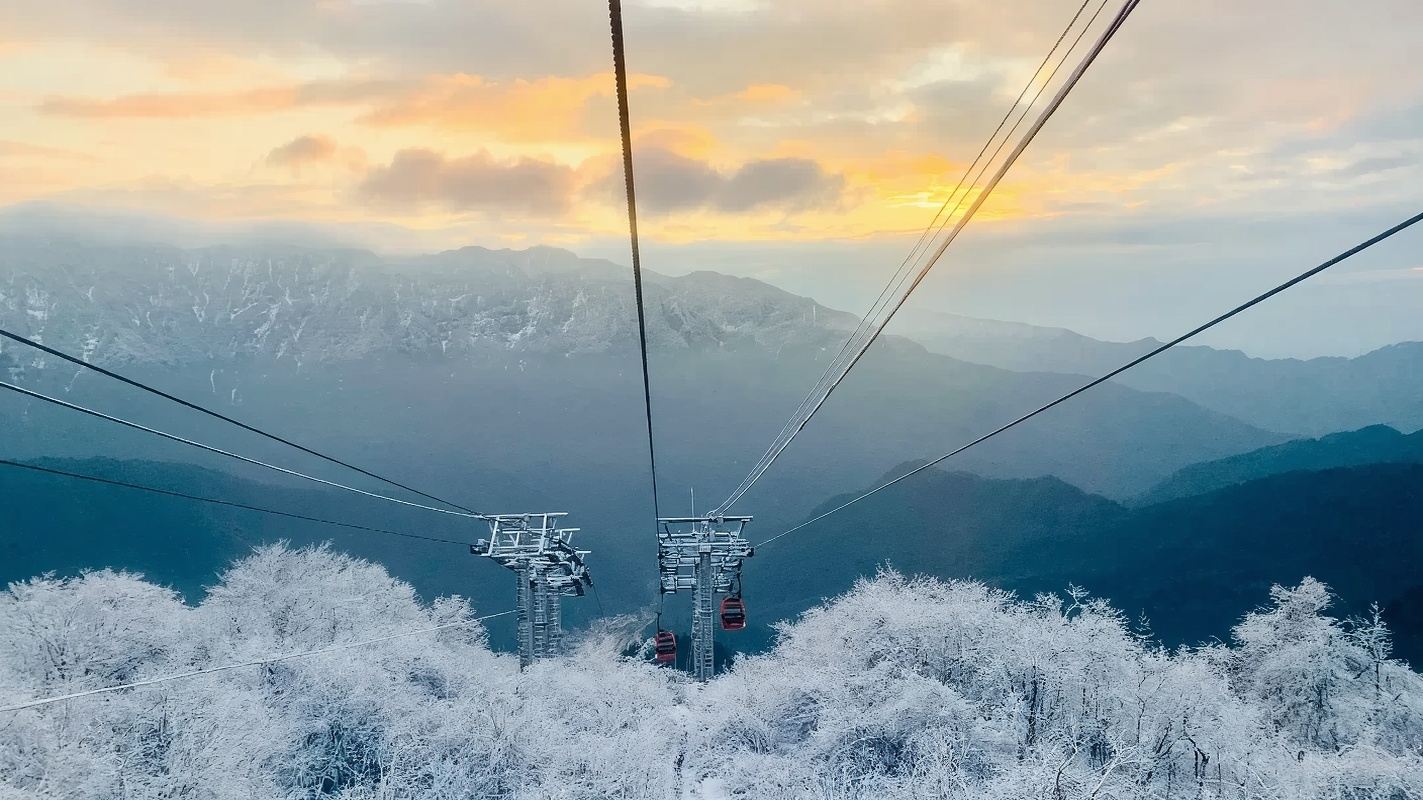 Luxury Small Group : Chengdu-Xiling Snow Mountain Day Trip with Tickets & Transfer(2-8pax)