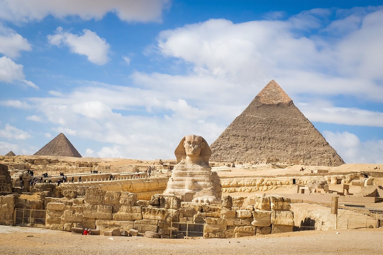 Hurghada to Cairo Day Tour: Egyptian Museum of Antiquities + Giza Pyramids