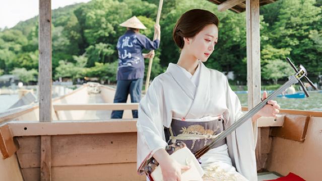 Kyoto: Private Boat Tour with Shamisen and Games