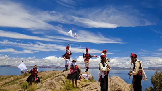 Excursión a las Islas Flotantes del Lago Titicaca desde Cusco, Perú (Tour de 1 día + 2 autobús nocturnos)