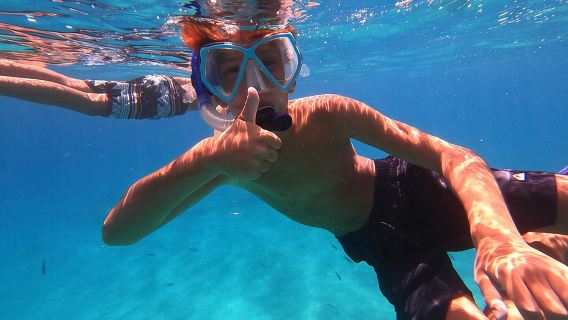 Escursione guidata di snorkeling e barca a Chania