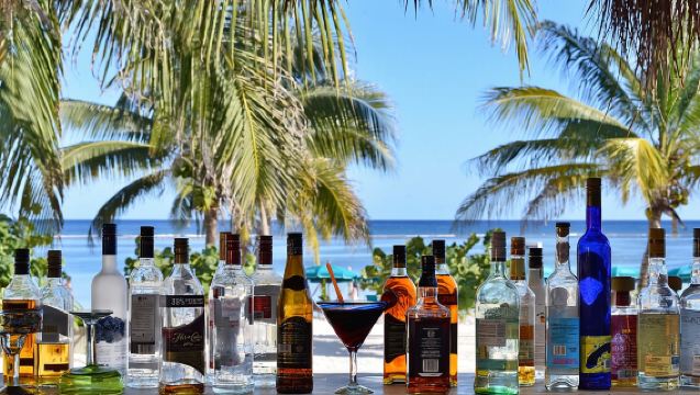 บัตรพาสวีไอพีแบบรวมทุกอย่างที่ Nacional Beach Club