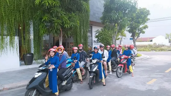 Da Nang Food Tour mit dem Motorrad und Sightseeing von Ao Dai Lady Riders