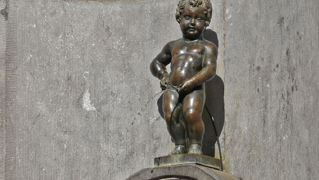 Brussels Walking and Tasting Tour (Beers,Chocolates&Fries/Waffle)