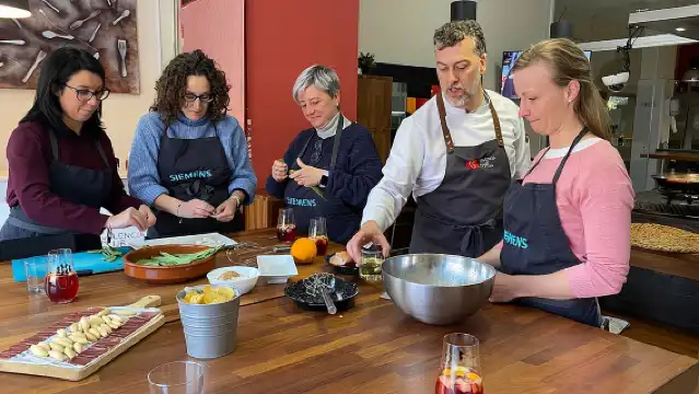Valencian paella workshop and visit to the Algiros market