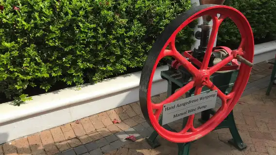 เคปทาวน์: ทัวร์ส่วนตัว Cape Winelands พร้อมชิมไวน์ 15 ชนิด