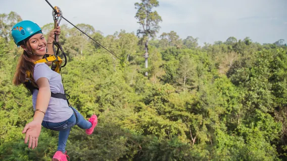 Tour eco-avventuroso tra gli alberi della chioma con zipline di Angkor