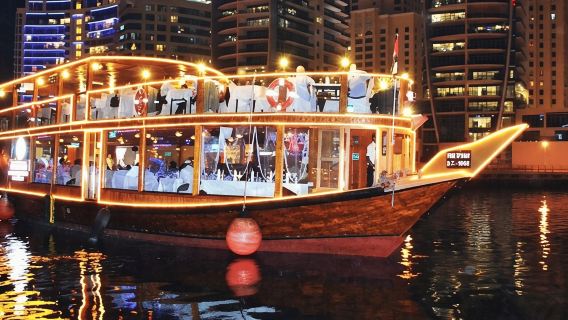 Dubai: Pelayaran Makan Malam Dhow di Sungai atau Marina dengan Pertunjukan Langsung