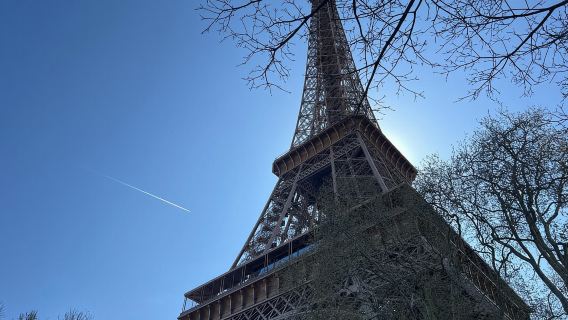 ทางเข้าชั้นสองของหอไอเฟลหรือยอดเขา