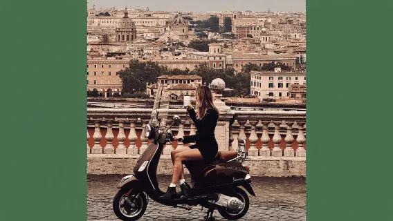 로마: 현지 운전자와 함께하는 1시간 베스파 투어