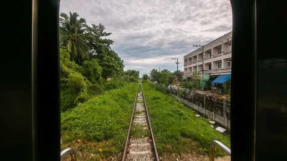 Featured tour with 4 reviews: Bangkok: Damnoen Saduak Market and Maeklong Railway Market
