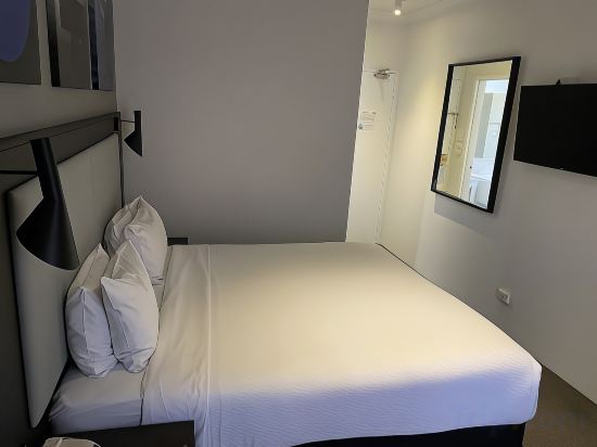Silkari Urban CKS Sydney Airport Hotel - Tap to explore photos