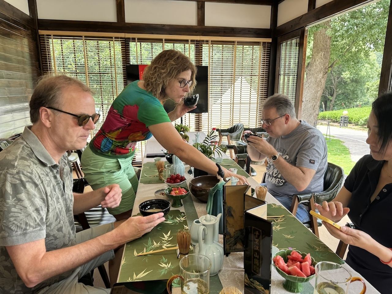 Eatwith-Hangzhou-Enter the world of tea-making from the Song Dynasty, dance with the brush, copy the scroll, and find the quantity romance in Hangzhou