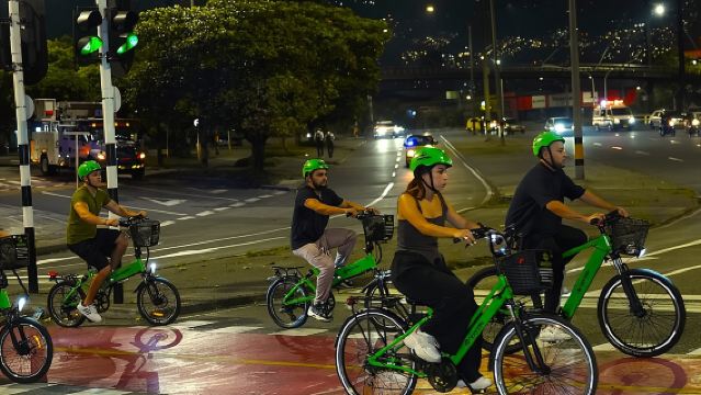 ทัวร์ปั่นจักรยานยามค่ำคืนในเมเดลลิน ของว่างแบบดั้งเดิม เบียร์ และจุดชมวิวอันตระการตา