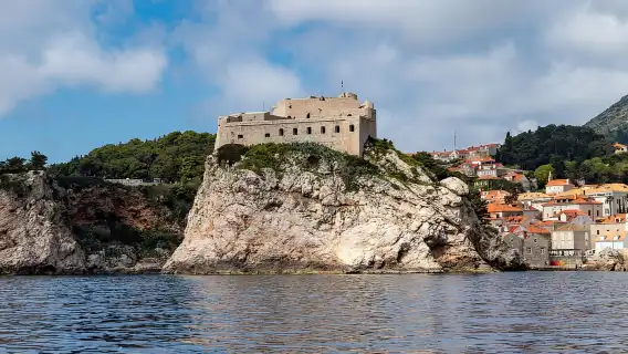 ดูบรอฟนิก: เรือรับส่งที่ชายหาด Sveti Jakov