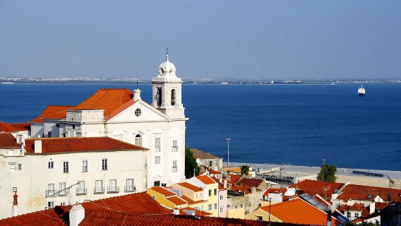 Lisbon Walk: Old Quarter, Hidden Walls & Stunning Views