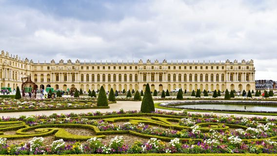 From Paris: Versailles & Louvre Guided Tour