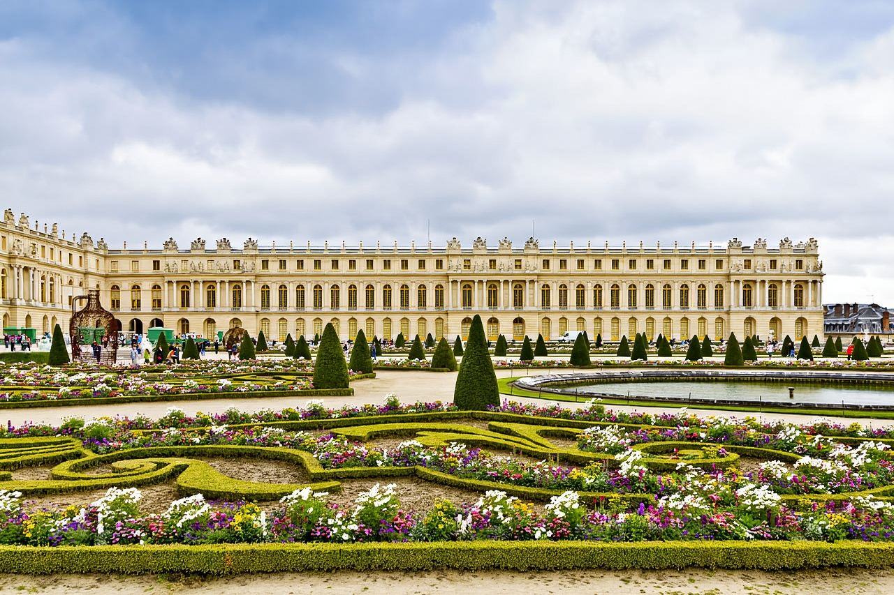 From Paris: Versailles & Louvre Guided Tour