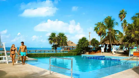 Cancun: Dolphin Connection & Isla Mujeres Beach Club Buffet