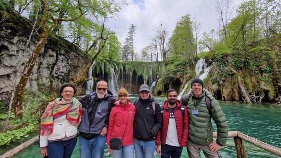 Dari Zagreb: Perjalanan Sehari Berpemandu ke Danau Rastoke dan Plitvice