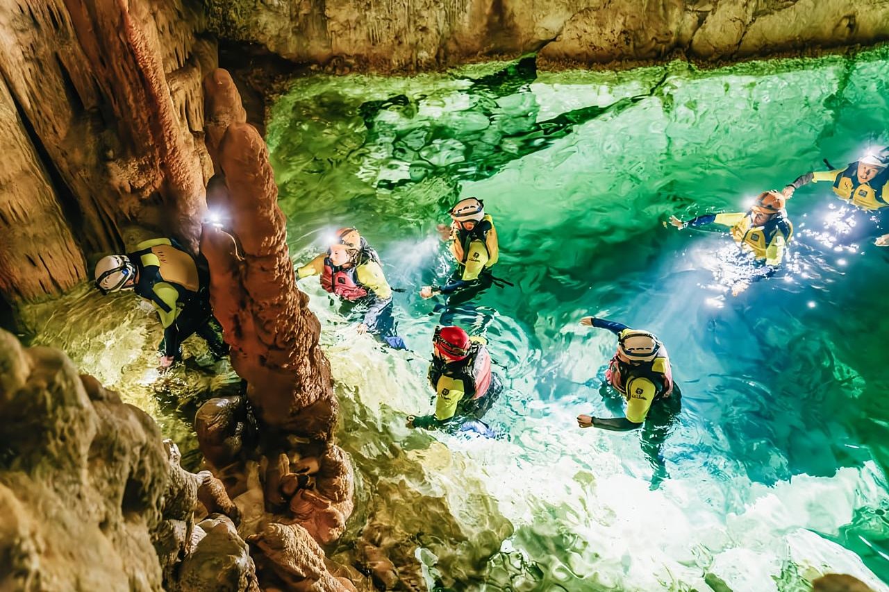 Mallorca: Cova des Coloms Caving Trip with Hotel Transfer