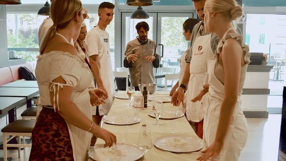 Rome: Hands-On Pizza Making Class near the Vatican with Wine