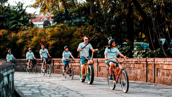 Manila: Historical Bamboo Bike Tour in Intramuros